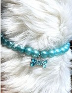 Collier Perle bleu, rose ou blanc et Bijou Os en strass